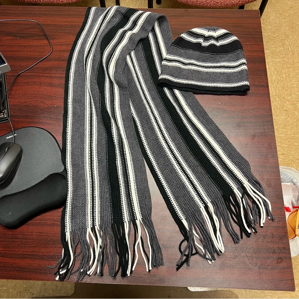 Joe Boxer Beanie Hat and Scarf Set Black/Gray/White